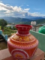 उत्तराखंडी ऐपन कला से सुसज्जित पारंपरिक कलश 🌸 - Image 2
