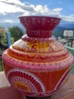 उत्तराखंडी ऐपन कला से सुसज्जित पारंपरिक कलश 🌸
