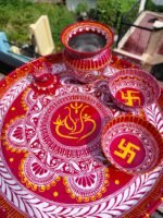 Handcrafted Aipan Karwa Chauth Pooja Thali Set – Traditional Uttarakhandi Karwa Chauth Set 🌸