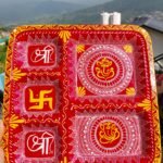 “पारंपरिक ऐपन टीका थाली – शुभ स्वस्तिक एवं ॐ डिज़ाइन” ❤️